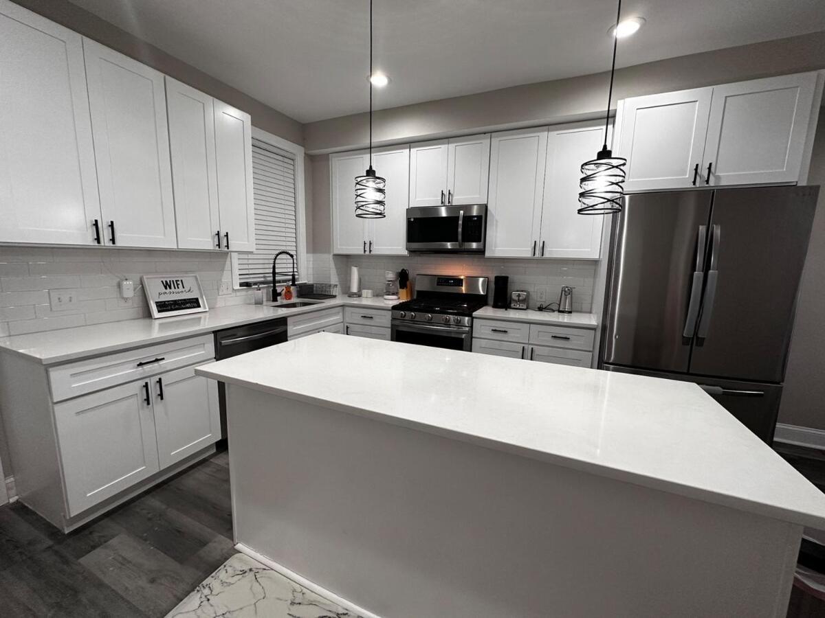Modern Comfort In Historic East Stylish 3br Row Baltimore